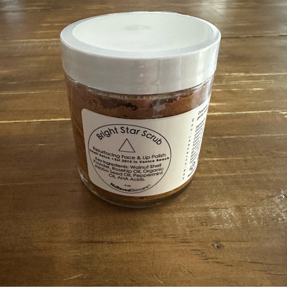 NuReveal Organics Bright Star Scrub Resurfacing Face & Lip Polish 4 oz Brand New - Picture 1 of 4